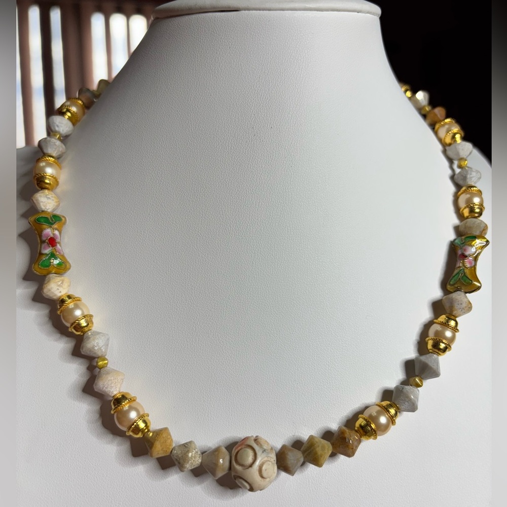 Indonesian Jasper Pearl and Cloisonné beaded Necklace 19 inches - Picture 4 of 5